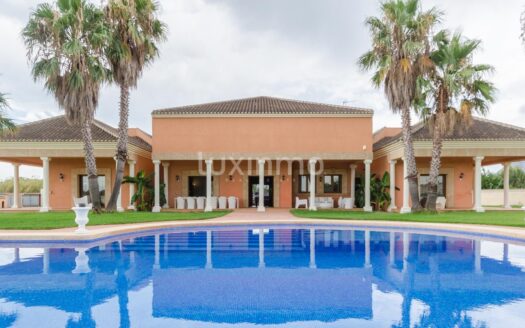 Luxe gelijkvloerse villa in Denia