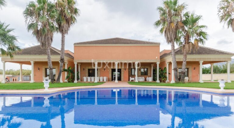 Luxe gelijkvloerse villa in Denia