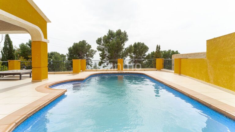 Villa in mediterrane stijl met uitzicht op zee in Altea Hills