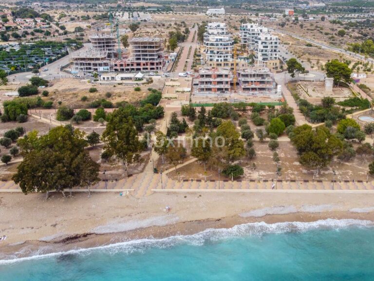 Uitstekende locatie op de eerste lijn van het Torres-strand