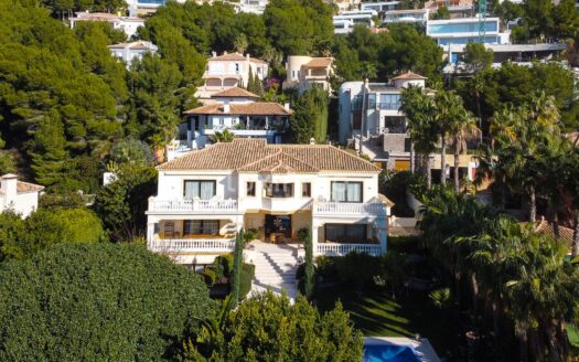 Exclusieve villa in Altea Hills met uitzicht op zee en een grote tuin