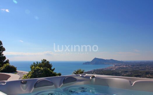 Villa met tuin en zwembad in een rustige omgeving in Altea