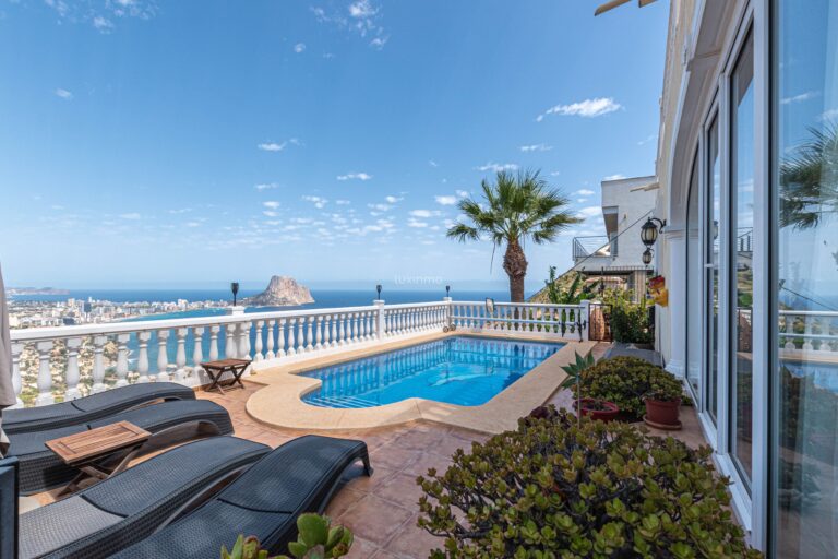 Huis te koop met panoramisch uitzicht en zeezicht in Calpe