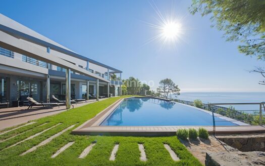 Fascinerende luxe villa met uitzicht op de zee te koop in Altea