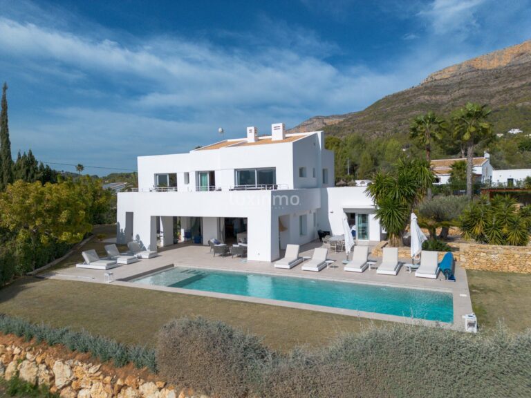 Charmante villa met privé zwembad te koop in Jávea