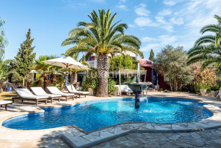 Authentieke arabisch geïnspireerde villa met tropische tuin op Ibiza