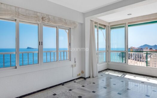 Schitterend appartement aan de voorkant van Playa Levante