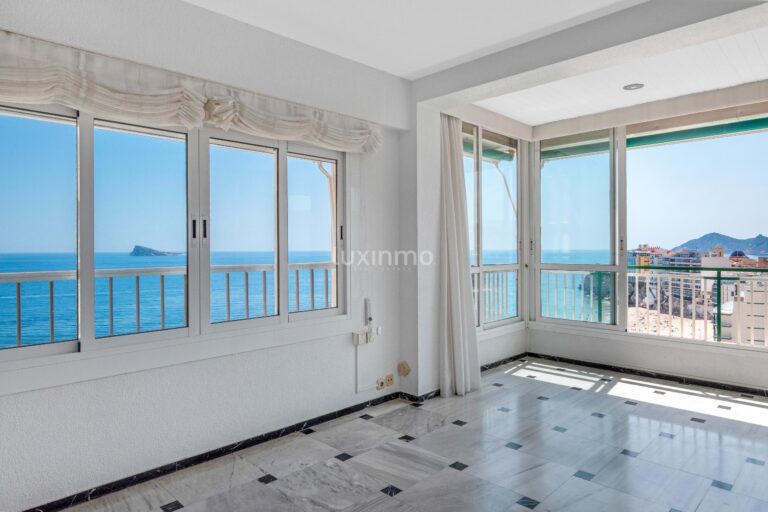 Schitterend appartement aan de voorkant van Playa Levante