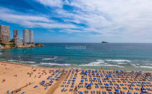 Prachtig gerenoveerd appartement met uitzicht op zee in Playa Levante