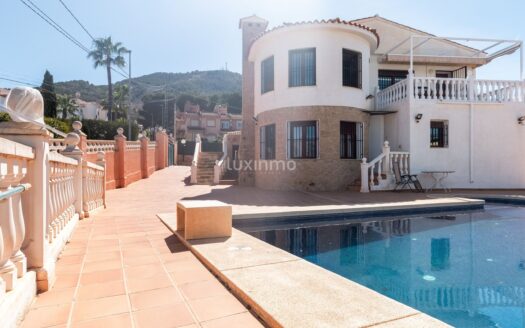 Villa met privé zwembad te koop in Albir