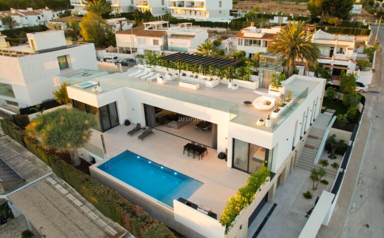 Grote luxe villa te koop in Albir