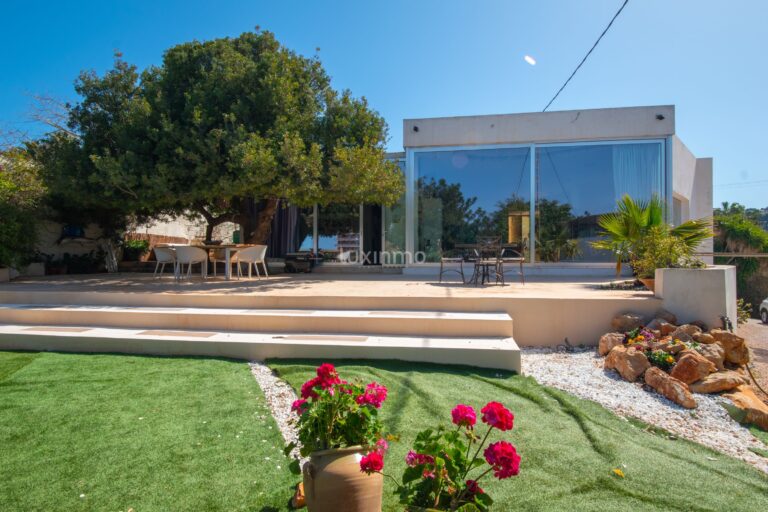 Ruim huis met uitzicht op zee in San Nicolas in Denia