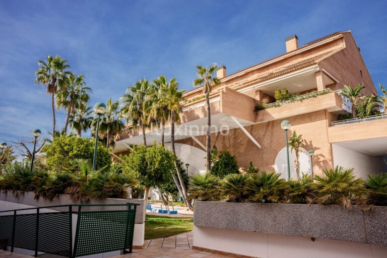 Prachtig mediterraan herenhuis met 8 slaapkamers in Cabo de las Huertas