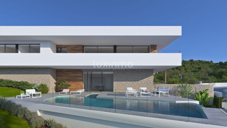 Moderne villa met uitzicht tot Ibiza in een privégebied tussen Dénia en Altea