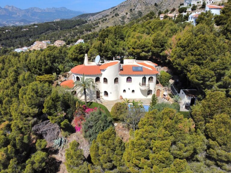 Spectaculaire villa met zee- en panoramisch uitzicht in Altea te koop