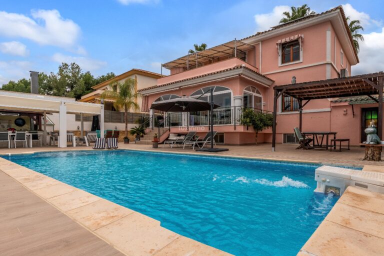 Mediterrane villa met 5 slaapkamers