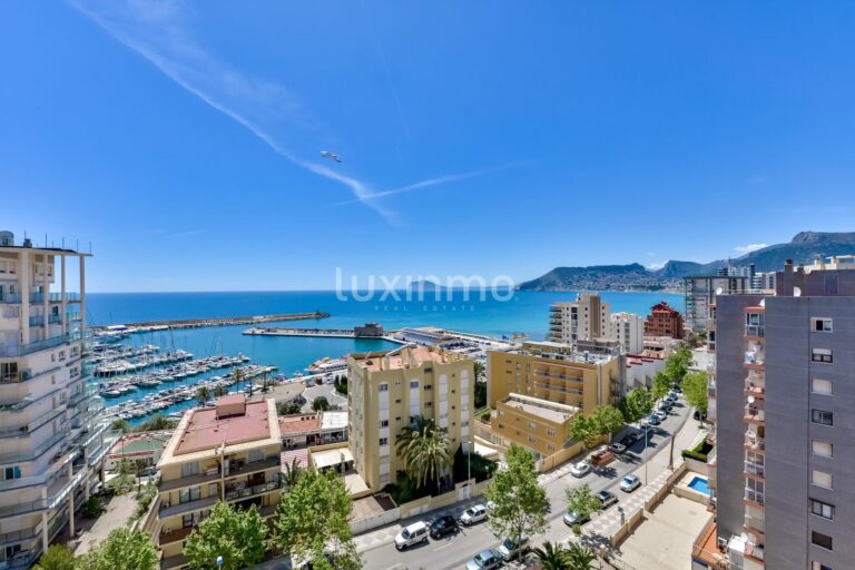 Prachtig appartement met 3 slaapkamers en uitzicht op zee en de bergen in Calpe