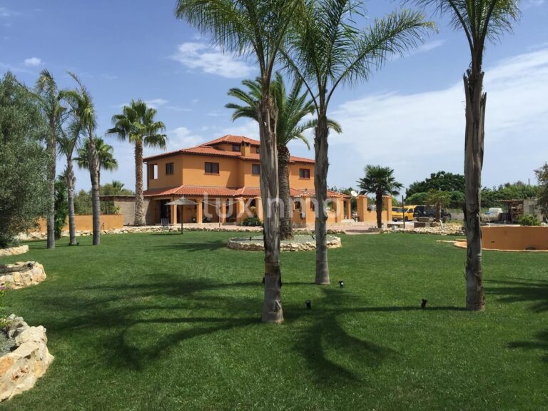 Grote finca te koop in Denia op een perceel van 10000m2