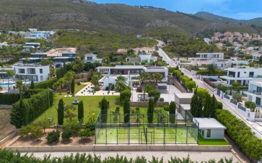 Luxe 6-kamer villa met prachtig uitzicht op zee in Cansalades