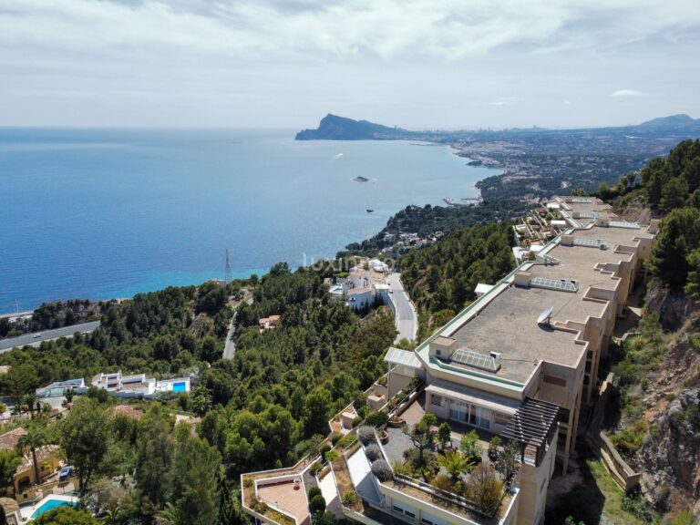 Luxe appartement met adembenemend uitzicht op zee en de bergen in de heuvels van Altea