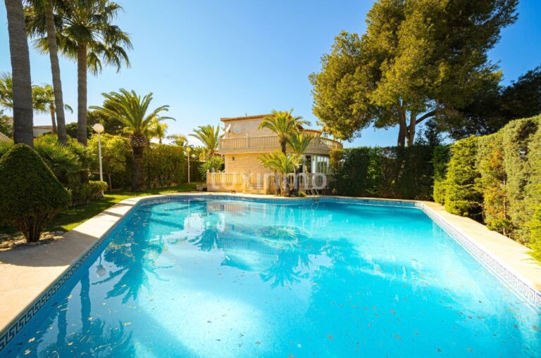 Villa met zeezicht dichtbij het strand in Javea