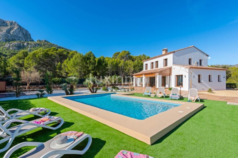 Uitzonderlijke Villa met privézwembad gelegen in Calpe