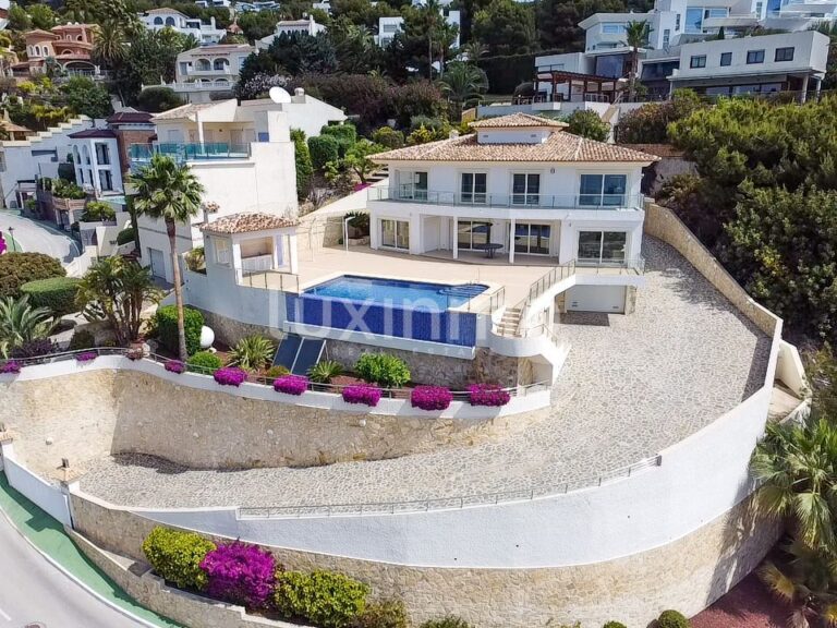 Luxueus 5 slaapkamer vrijstaand huis met prachtig uitzicht op zee in Altea Hills