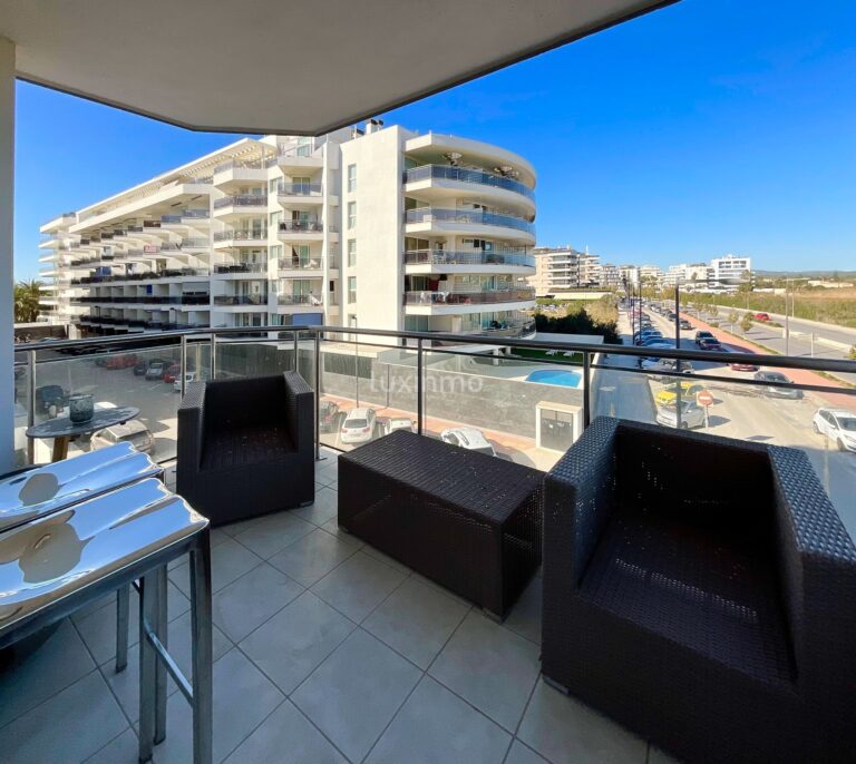 Modern appartement met uitzicht op zee in Marina Botafoch