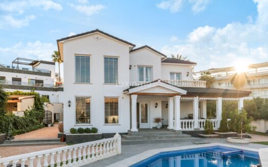 Villa te koop met zeezicht in El Albir