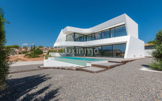 Ruime nieuwe villa met panoramisch uitzicht te koop in Calpe