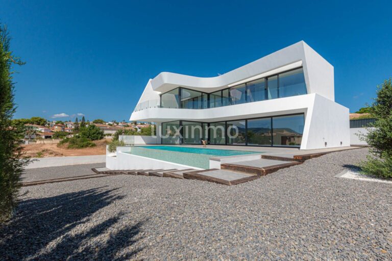 Ruime nieuwe villa met panoramisch uitzicht te koop in Calpe