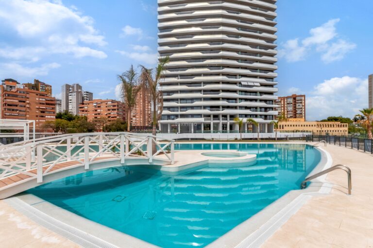 Mooi appartement met uitzicht op zee te koop in Benidorm