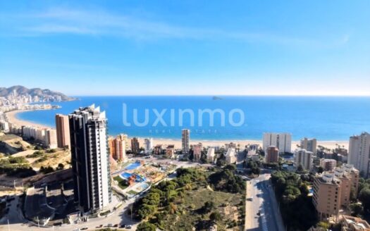 Duplex penthouse met solarium terras gelegen in Playa de Poniente in Benidorm