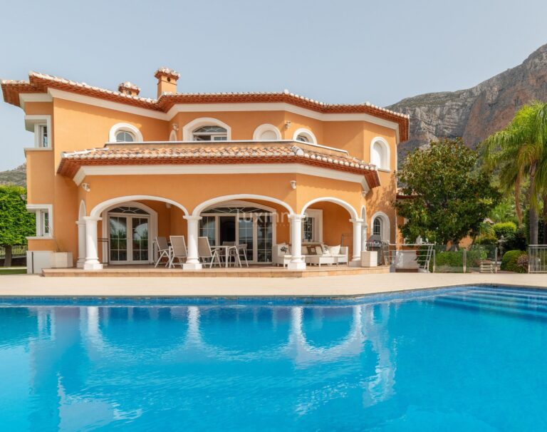 Luxe villa met privé zwembad in Montgó