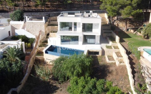 Een nieuwe moderne villa met uitzicht op zee te koop in Altea