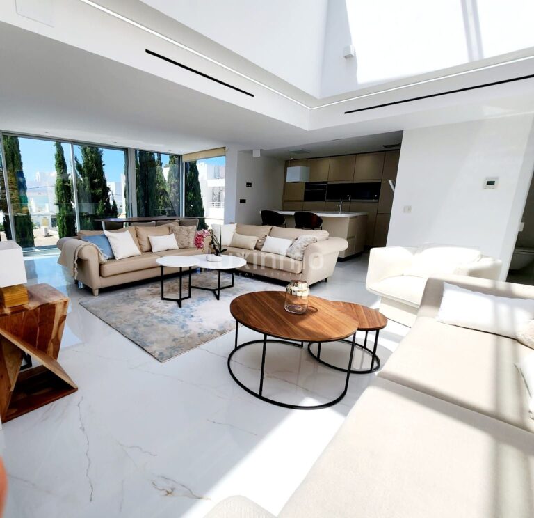 Luxe penthouse met zwembad en uitzicht op zee in Eivissa