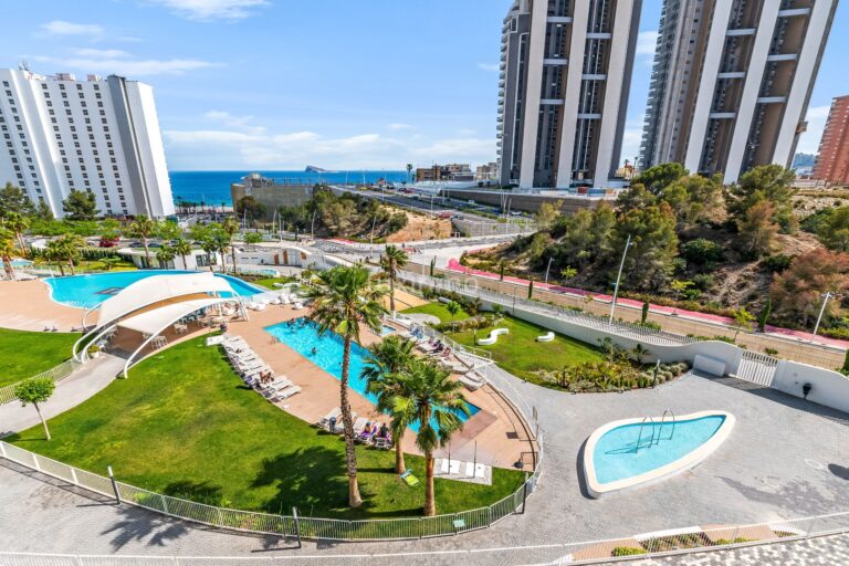 Modern appartement met uitzicht op zee te koop in Benidorm