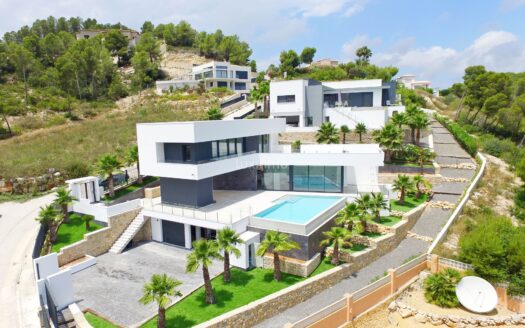 Te koop indrukwekkende modern gebouwde villa in Javea