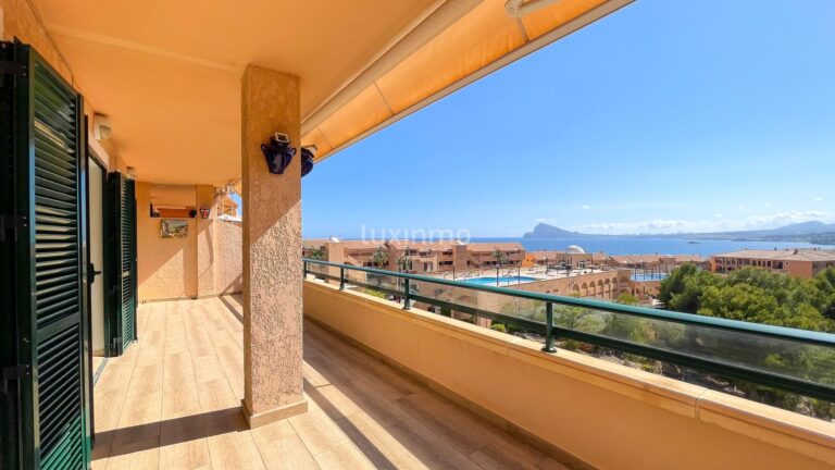 Prachtig appartement met uitzicht op zee en de bergen in Mascarat Altea