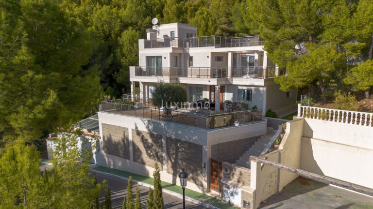 Prachtig vrijstaand huis met 6 slaapkamers en uitzicht op zee in Altea Hills