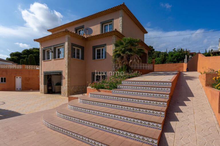 Villa in mediterrane stijl met 5 slaapkamers en uitzicht in Calpe