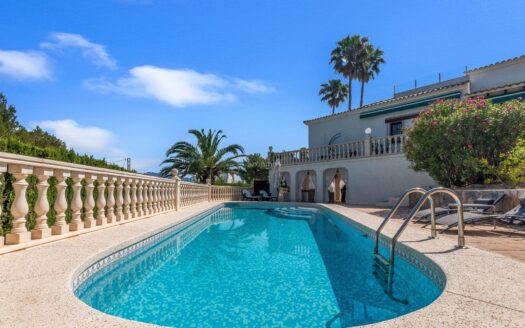 Prachtige villa met panoramisch uitzicht in Albir