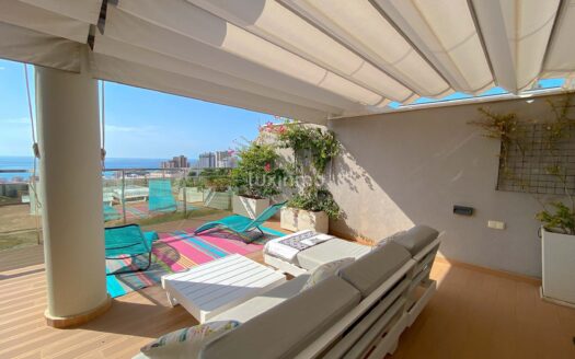 Modern penthouse met uitzicht op zee in Campello