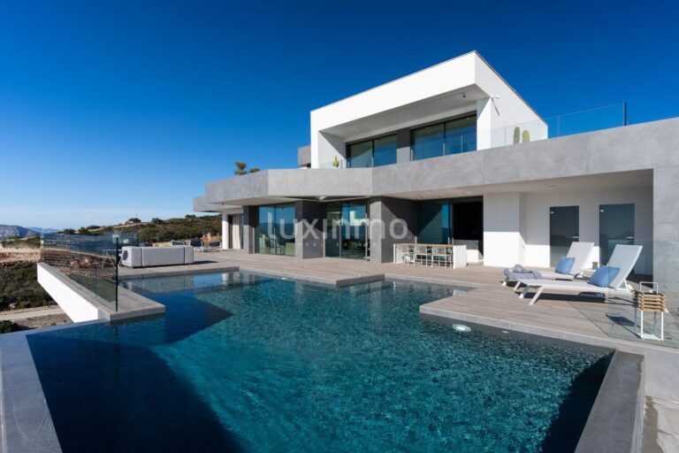 Moderne luxe villa met zeezicht op Cumbre del Sol