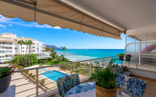 Appartement met uitzicht op zee aan het strand in Cap Negret