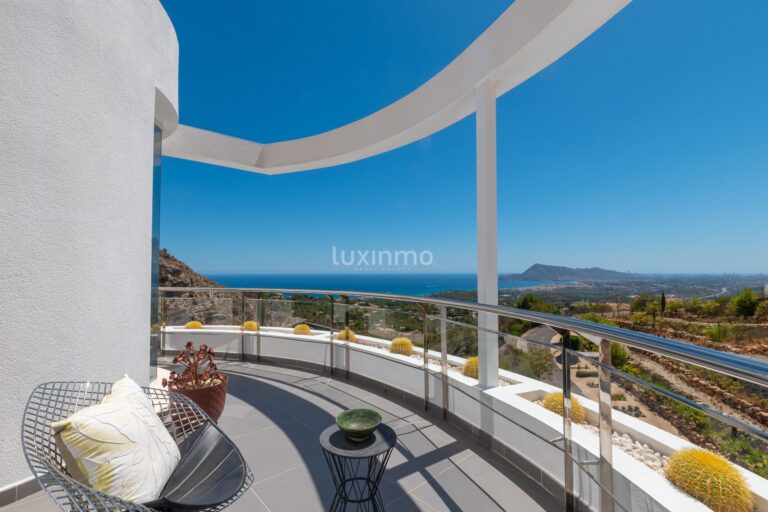 Moderne villa met uitzicht op zee in Sierra de Altea