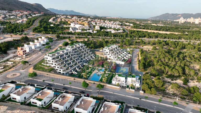 Moderne duplex met uitzicht op zee in nieuwe woonwijk in Benidorm