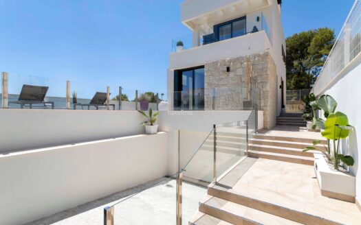 Moderne villa met zeezicht en garage in Sierra Cortina Benidorm