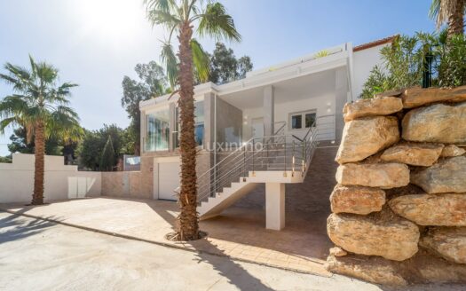 Prachtig modern vrijstaand huis met uitzicht op de bergen in Moraira