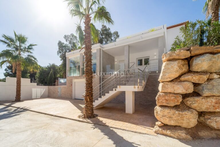 Prachtig modern vrijstaand huis met uitzicht op de bergen in Moraira